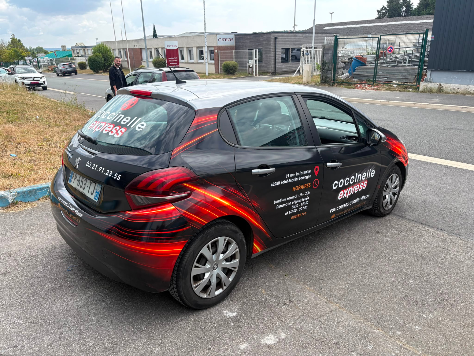 Marquage véhicule Coccinelle Express réalisé par Infinity Publicité