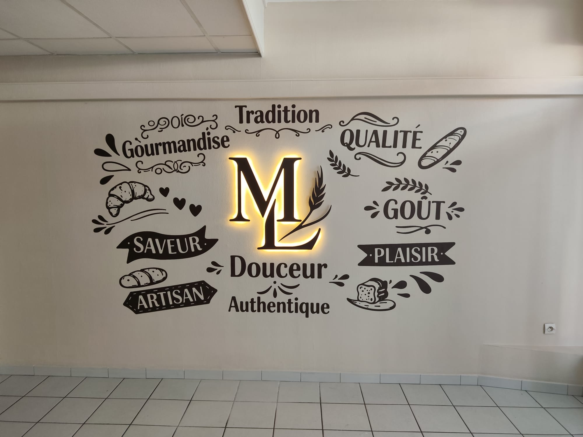 Signalétique intérieure — réalisation Infinity Publicité