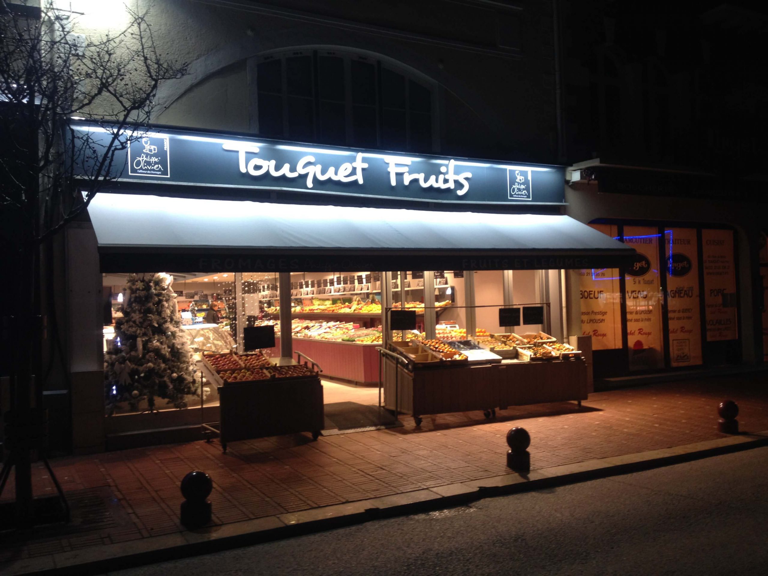 Touquet Fruits by night